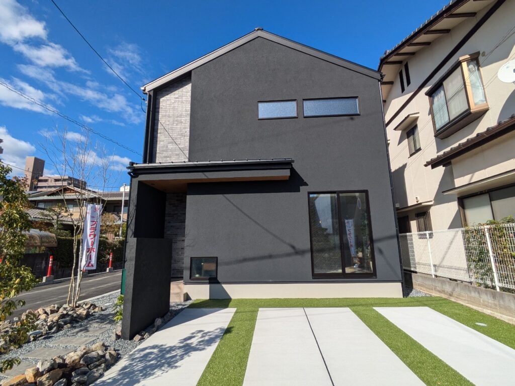 マットな質感の外観